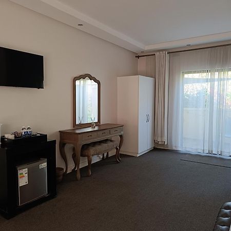 Jacaranda Hotel Harare Ngoại thất bức ảnh