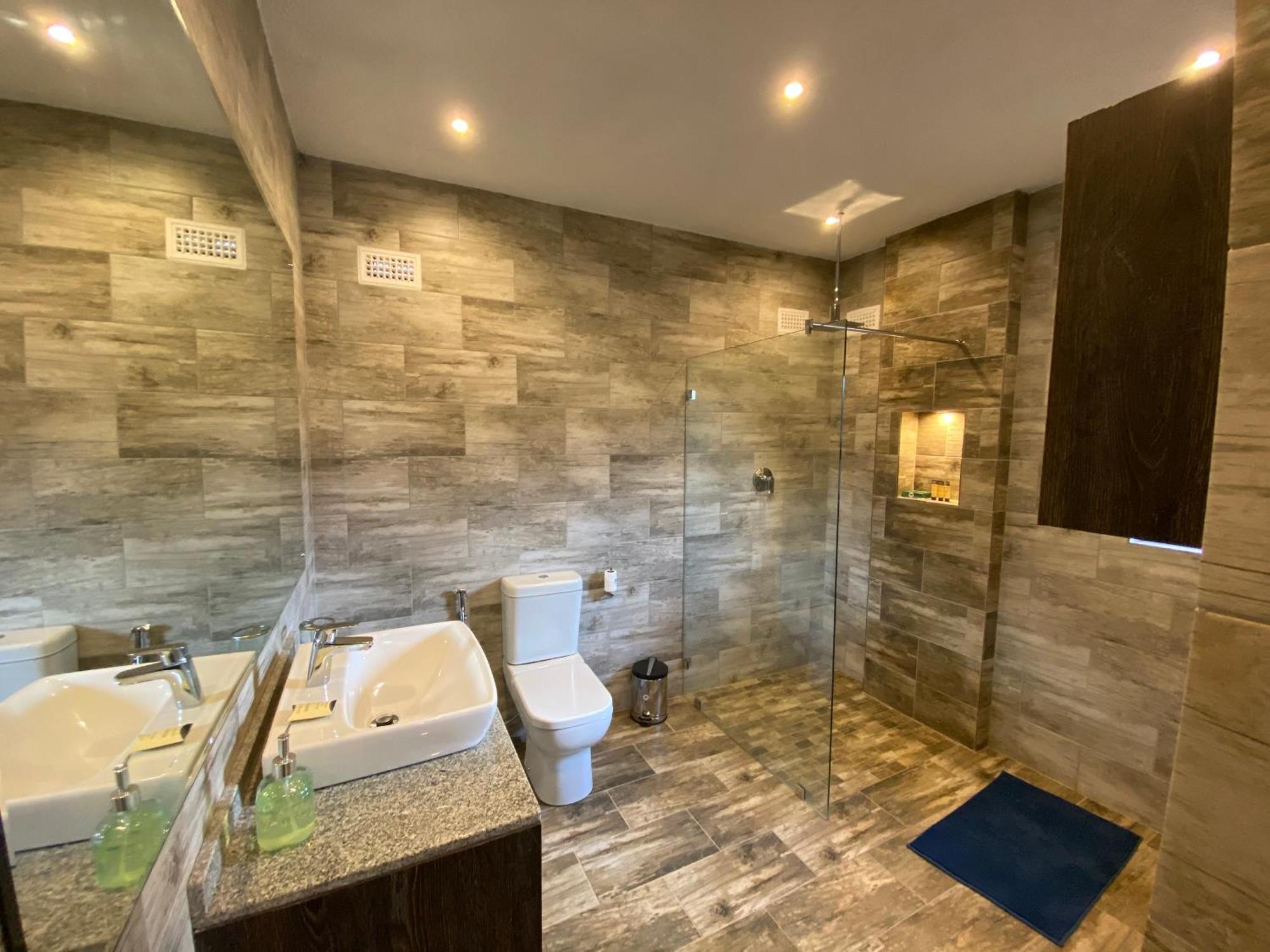 Jacaranda Hotel Harare Ngoại thất bức ảnh