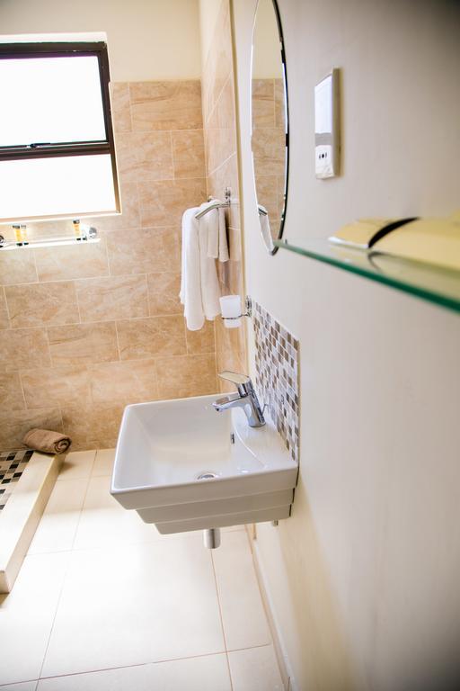 Jacaranda Hotel Harare Ngoại thất bức ảnh