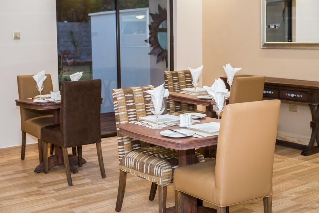 Jacaranda Hotel Harare Ngoại thất bức ảnh